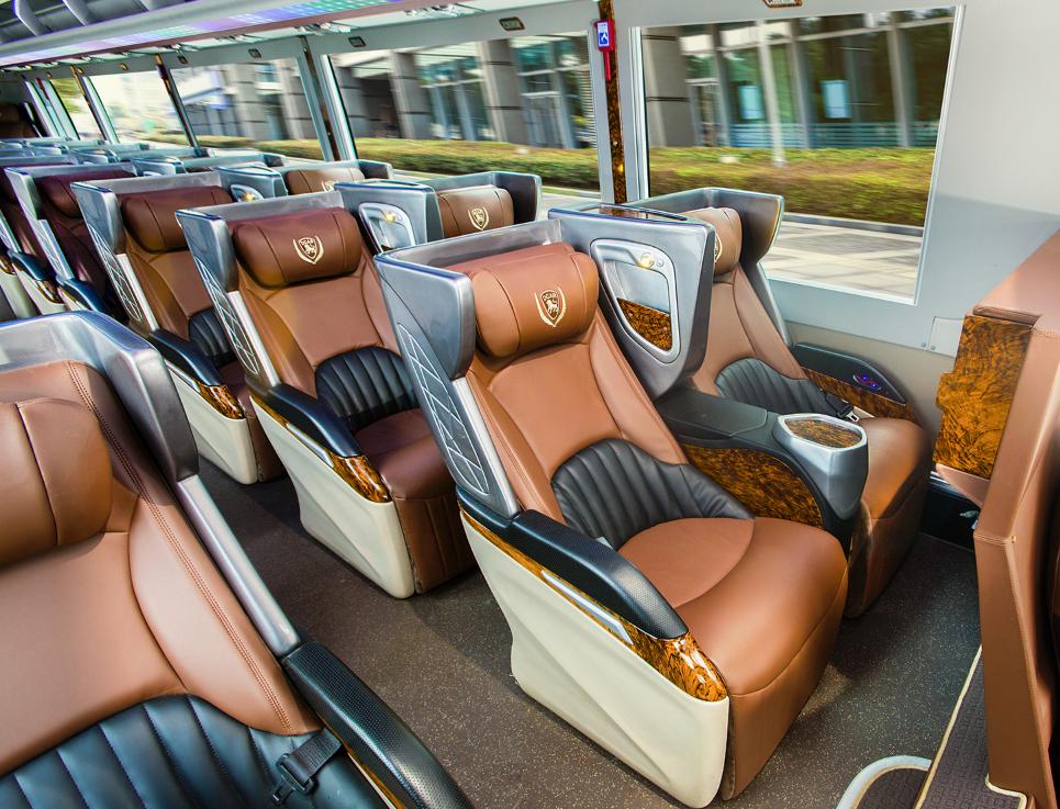 Limousine 29 chỗ thương gia